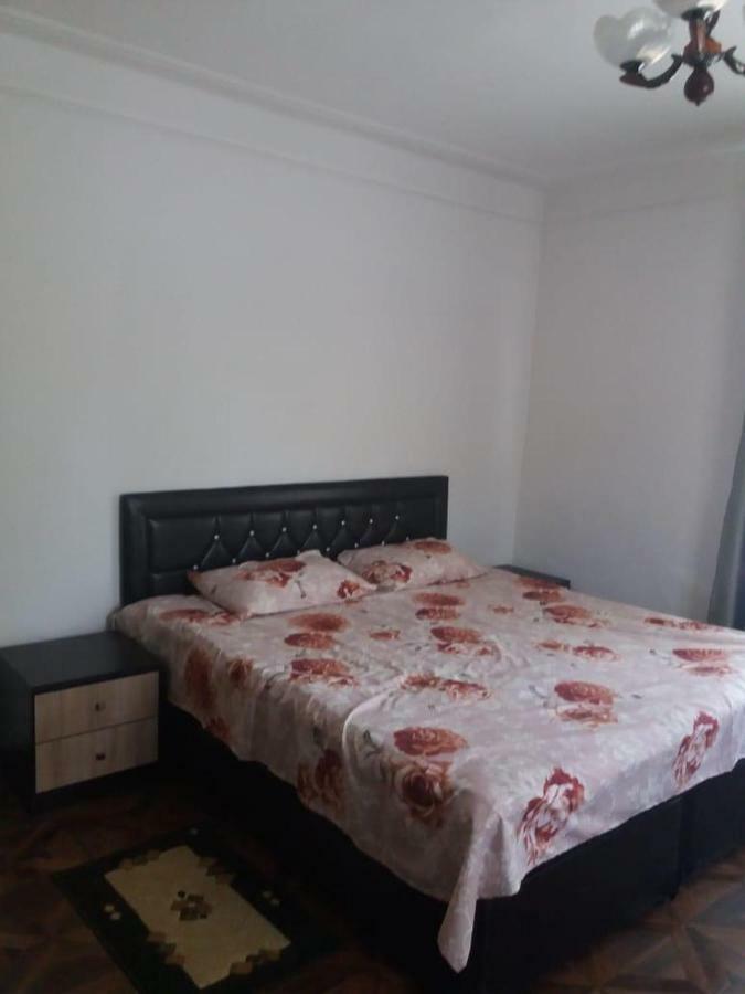 Guest House Elena Makhinjauri Ngoại thất bức ảnh